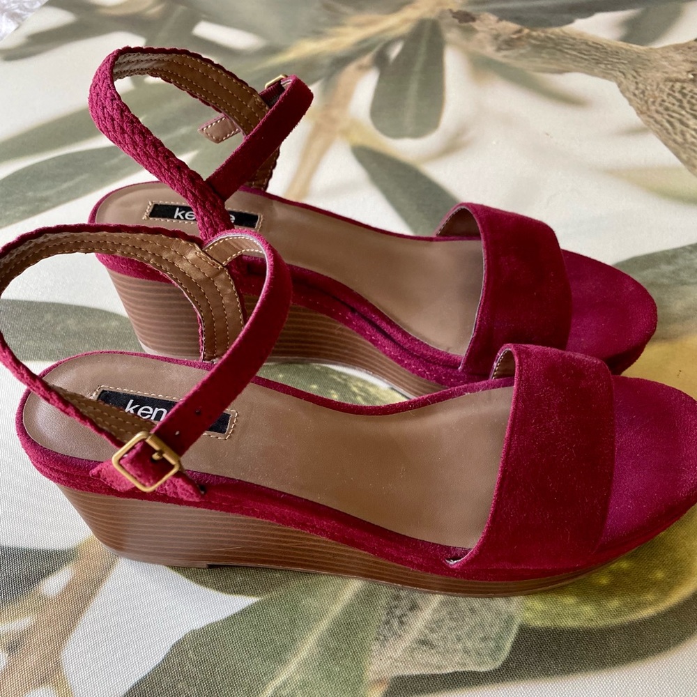 Kensie Burgundy Platform Sandals